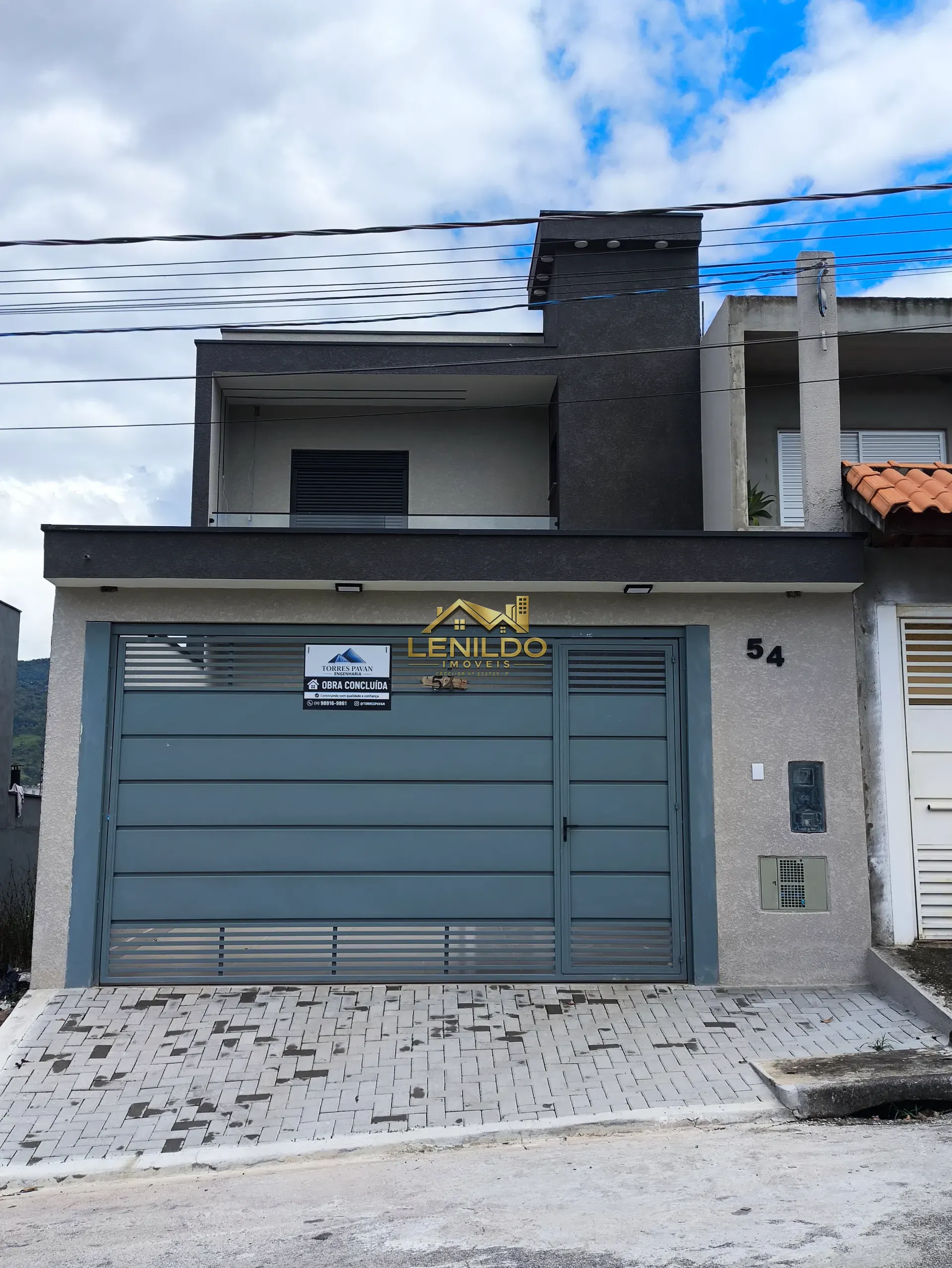 Casa à Venda no Jd. San Marino em Caieiras com 3 Dormitórios e Churrasqueira