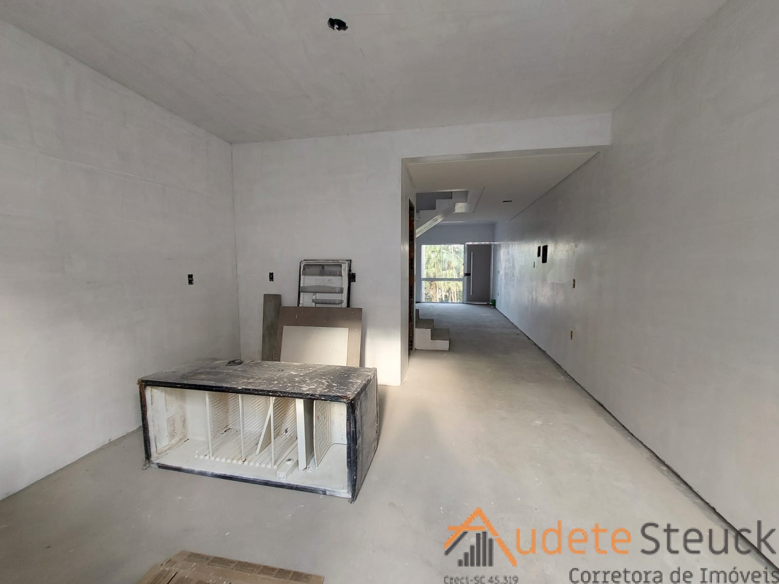 Excelente Sobrado com área privativa medindo 105,33m contendo 2 suítes no bairro Salto do Norte — foto 4