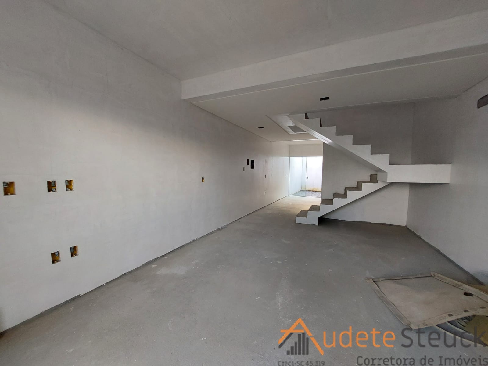 Excelente Sobrado com área privativa medindo 105,33m contendo 2 suítes no bairro Salto do Norte — foto 7