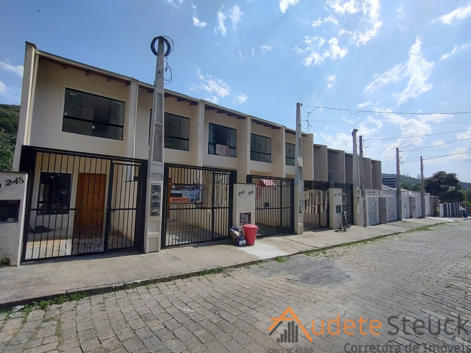 Última Unidade Disponível! Sobrado com 2 suítes próximo ao Centro - foto 1
