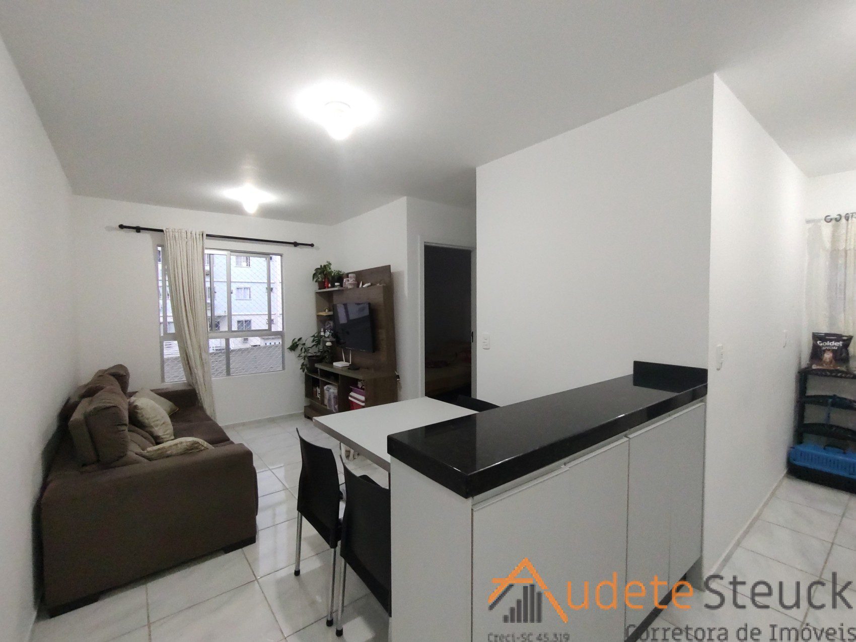 Apartamento com 2 Dormitórios próximo ao Komprão no Água Verde - foto 1