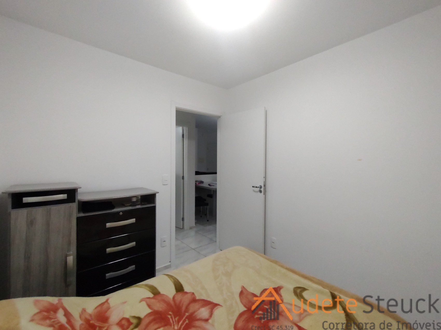Apartamento com 2 Dormitórios próximo ao Komprão no Água Verde — foto 6
