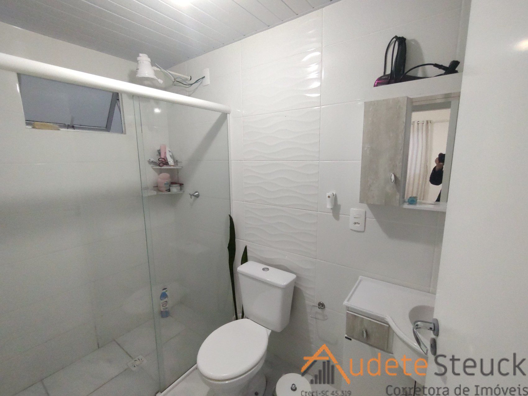 Apartamento com 2 Dormitórios próximo ao Komprão no Água Verde — foto 7