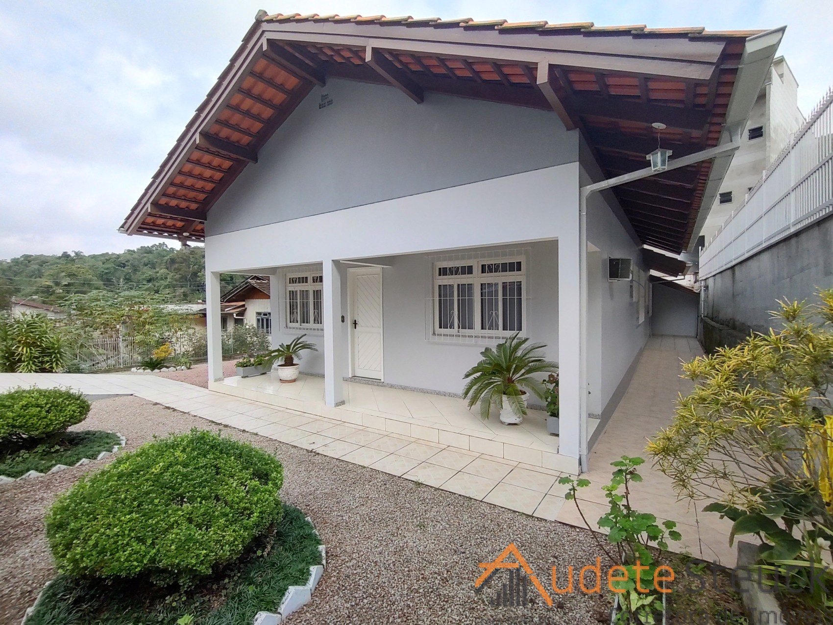 Casa com 3 Dormitórios sendo 1 Suíte no bairro Fortaleza. — foto 3
