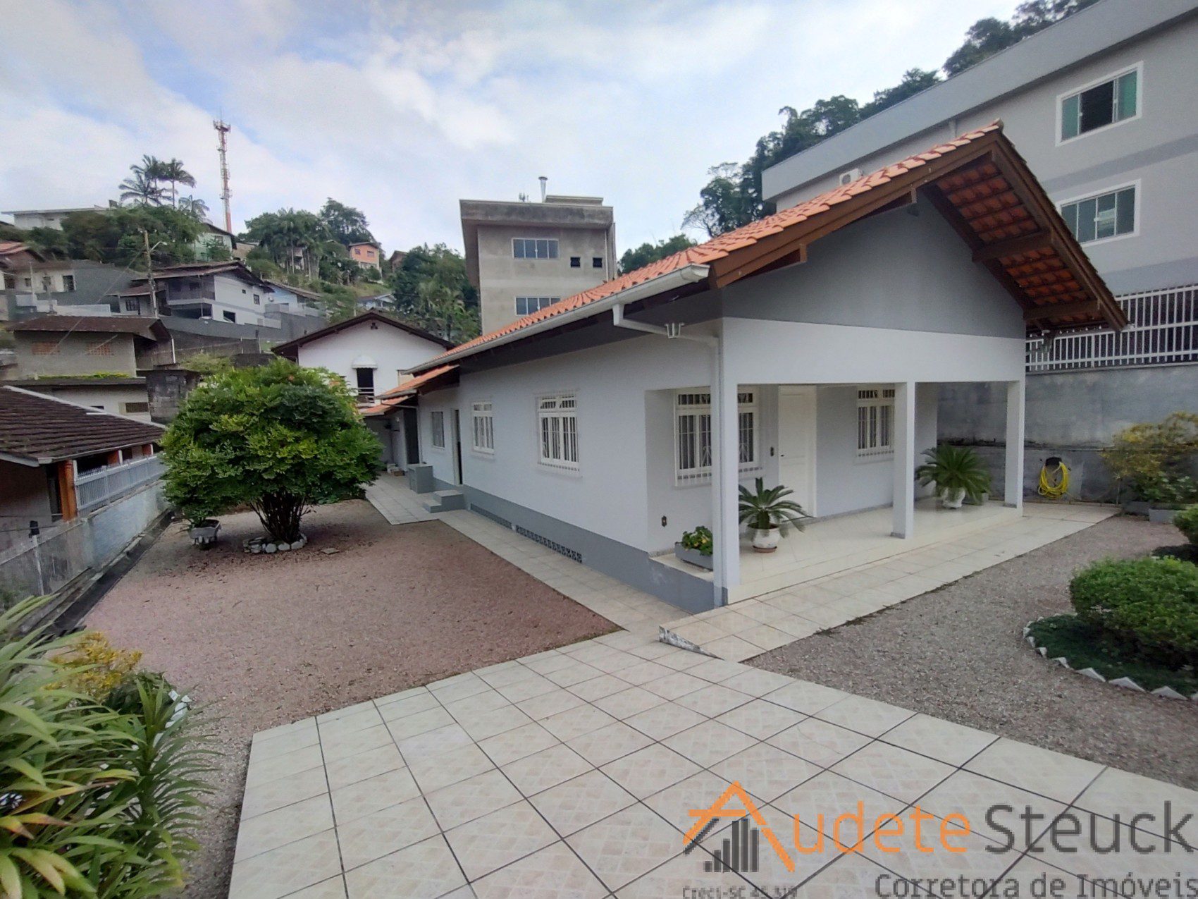 Casa com 3 Dormitórios sendo 1 Suíte no bairro Fortaleza. — foto 5