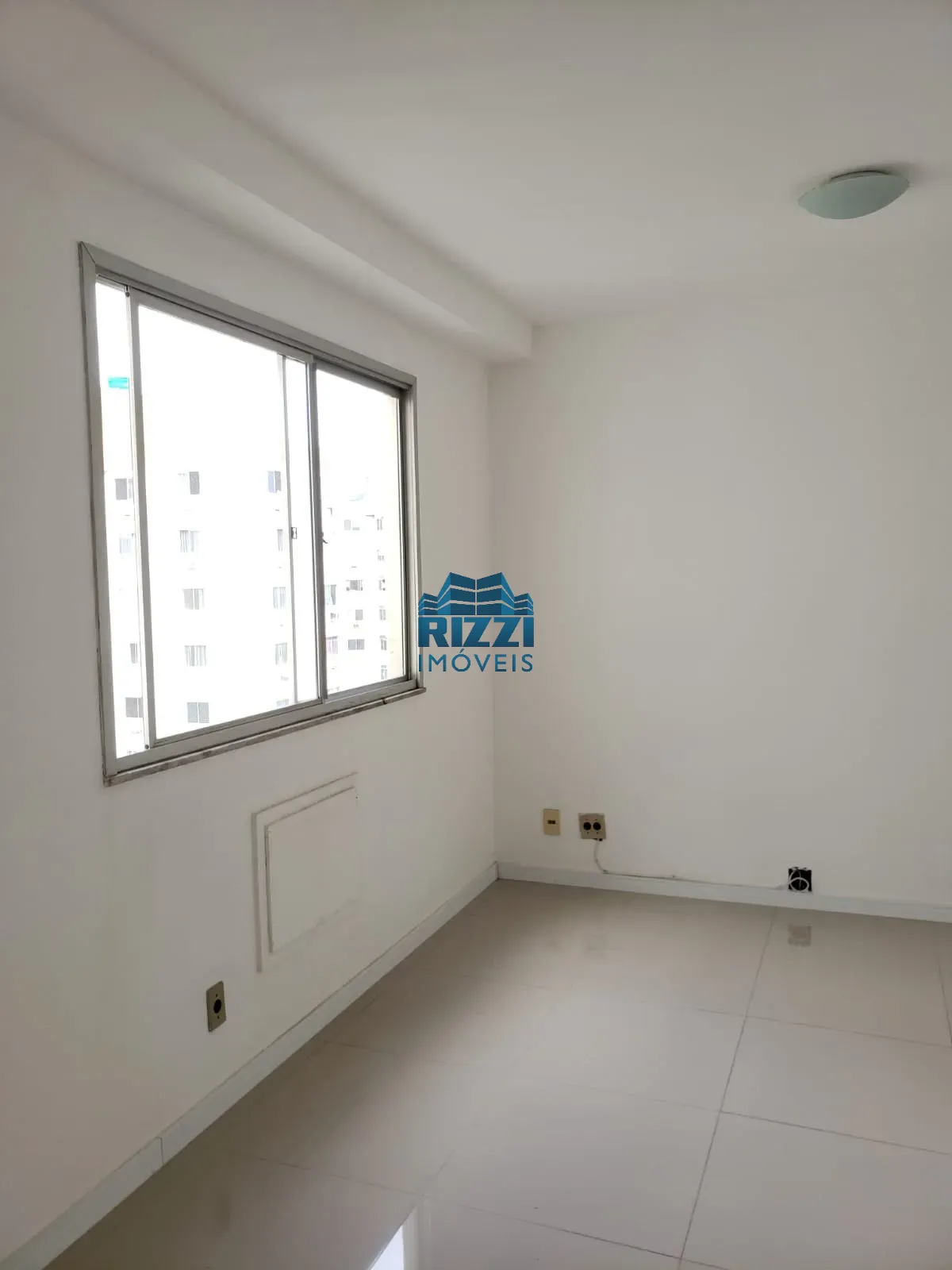 Apartamento de 2 Quartos com Sol da Manhã e Vaga de Garagem!
