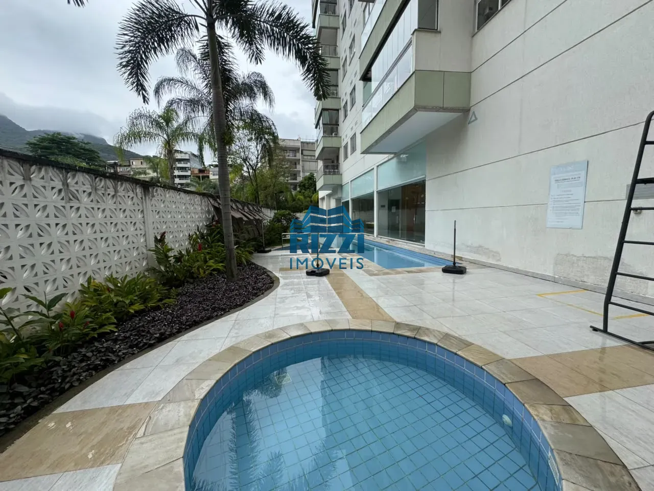 APARTAMENTO À VENDA NO GRAND VILLAGE – ANIL | 3 QUARTOS | 2 SUÍTES | VISTA LIVRE PARA A MONTANHA