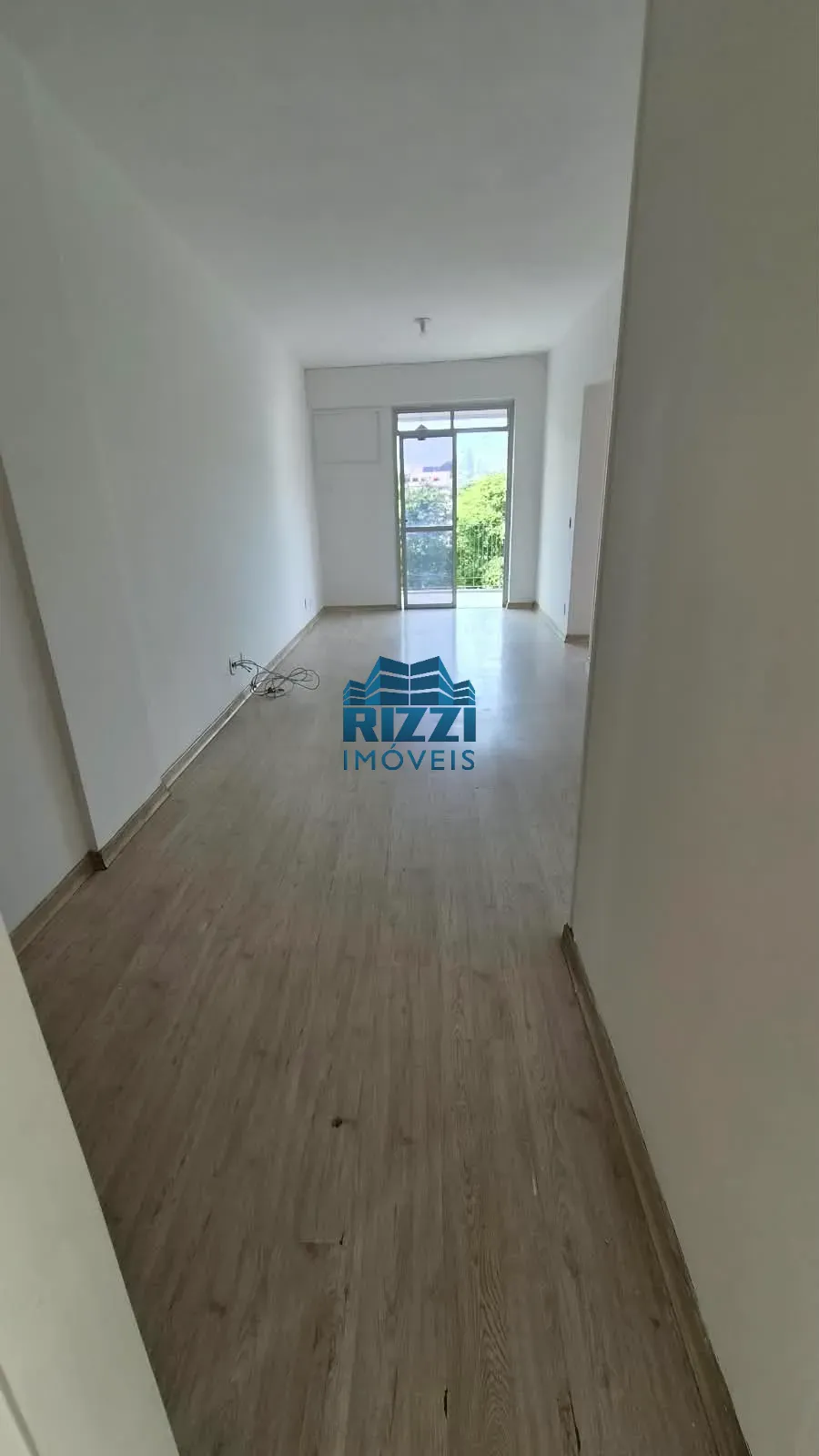 Apartamento com 73 m²  2 QUARTOS  DEPENDÊNCIA COMPLETA   VAGA NA ESCRITURA