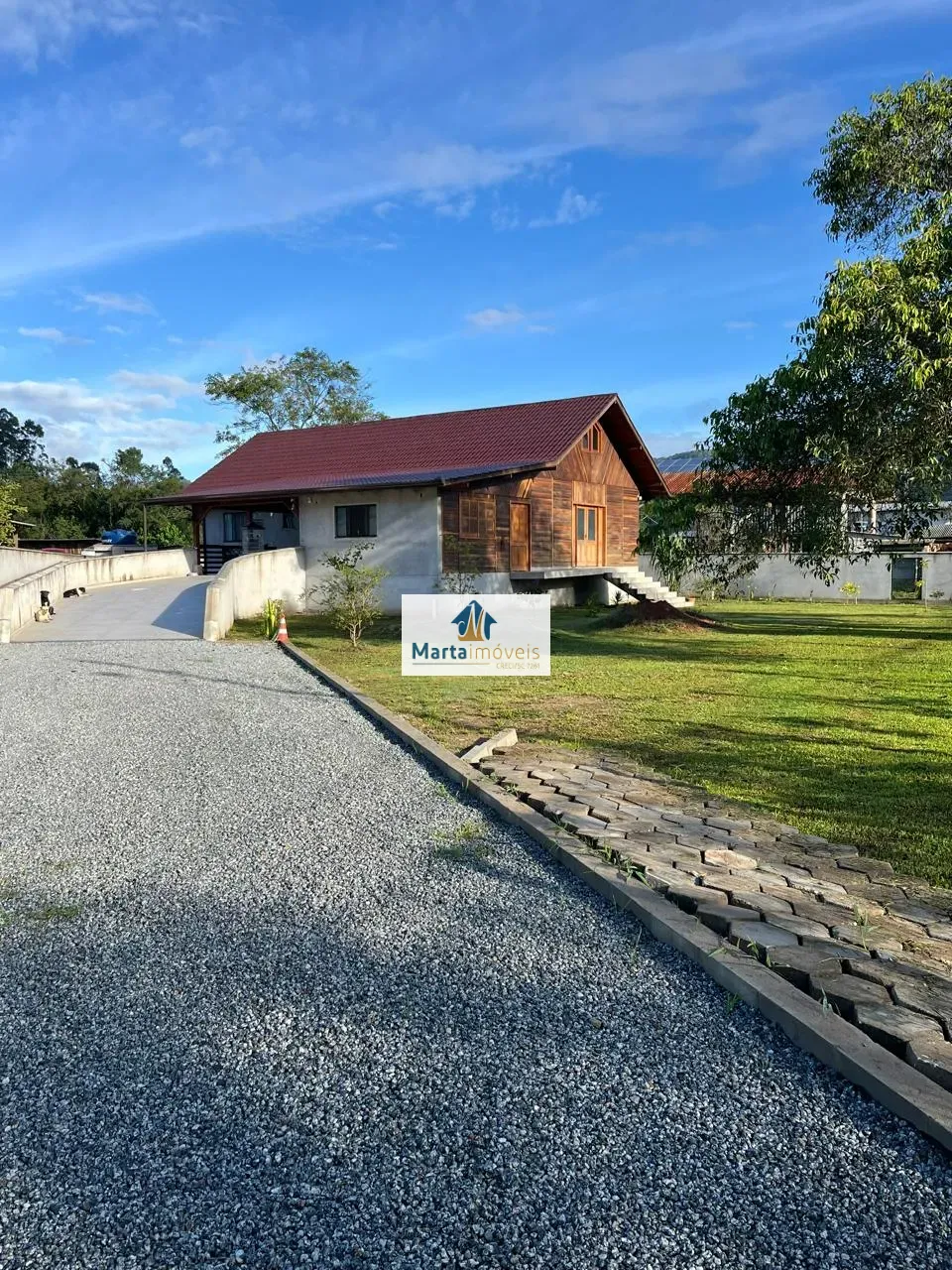 Linda Casa no Rio do Meio.