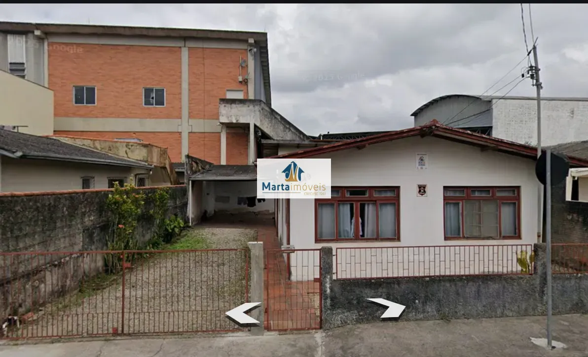 Casa à venda com 3 dormitórios no bairro São João em Itajaí