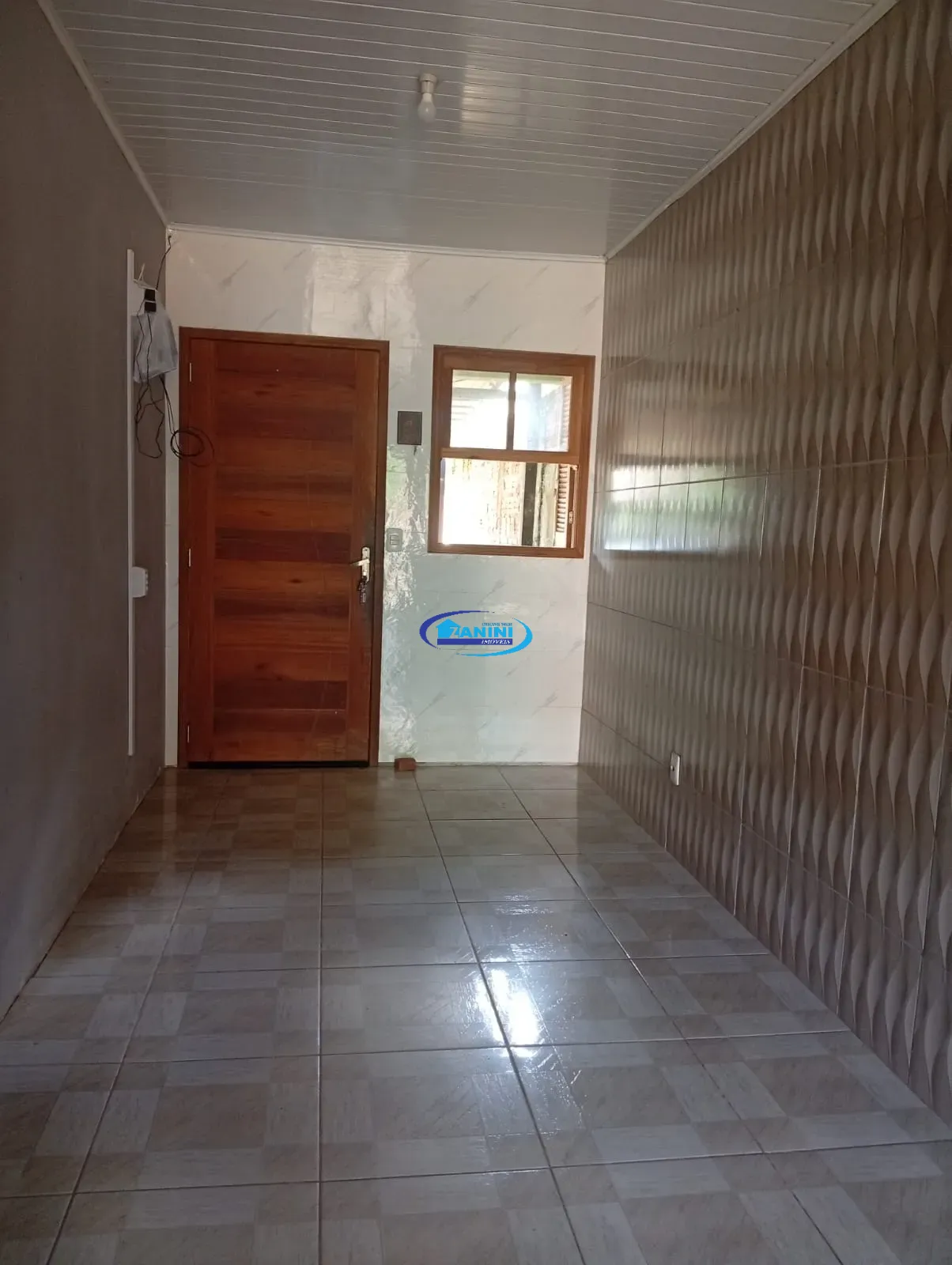 Casa alvenaria com 2 quartos vaga para 3 carros - Ac. Financiamento.