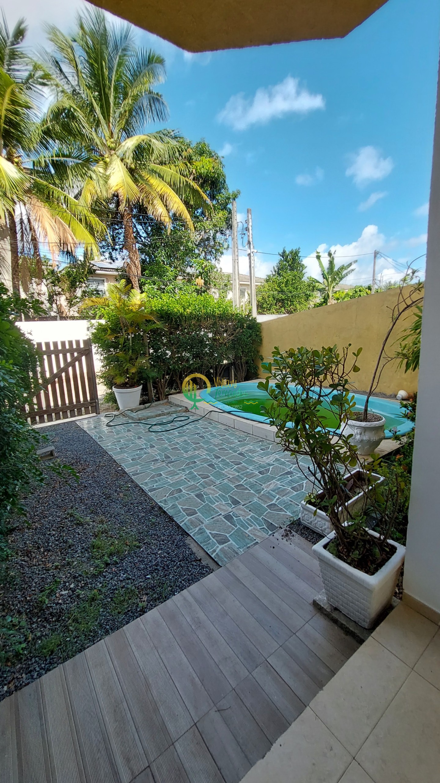 Casa duplex com jardim e piscina privativa - 889A #