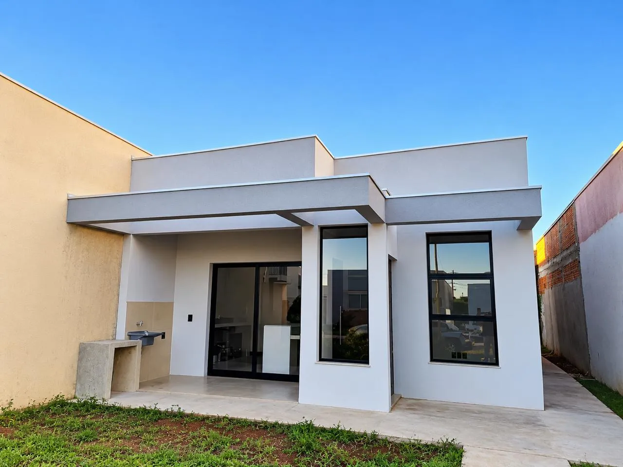 CASA À VENDA – CONDOMÍNIO ALTO DOS PINHEIROS