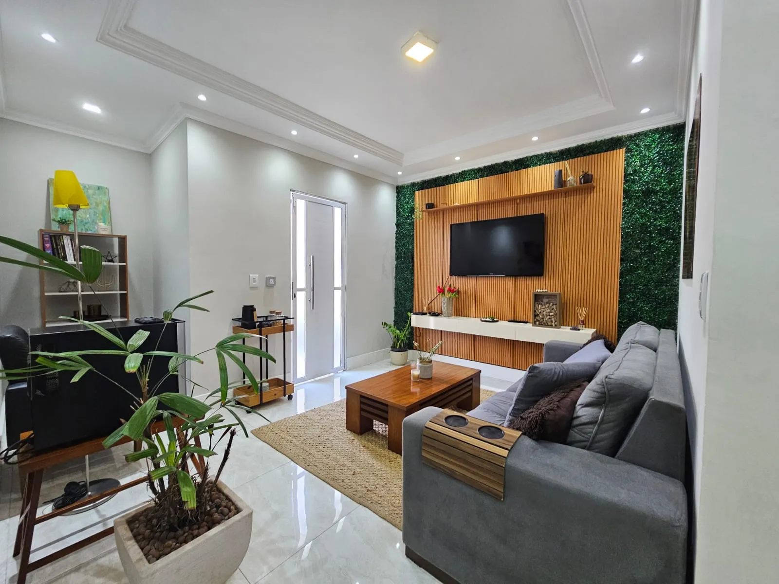 Apartamento térreo com 2 quartos na Vila Oliveira