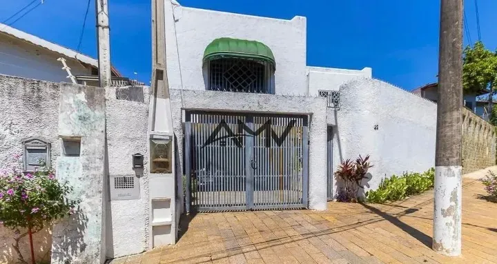 Casa Sobradada Repaginada 03 Dormitórios sendo 01Suíte no Bairro Chácara da Barra!!