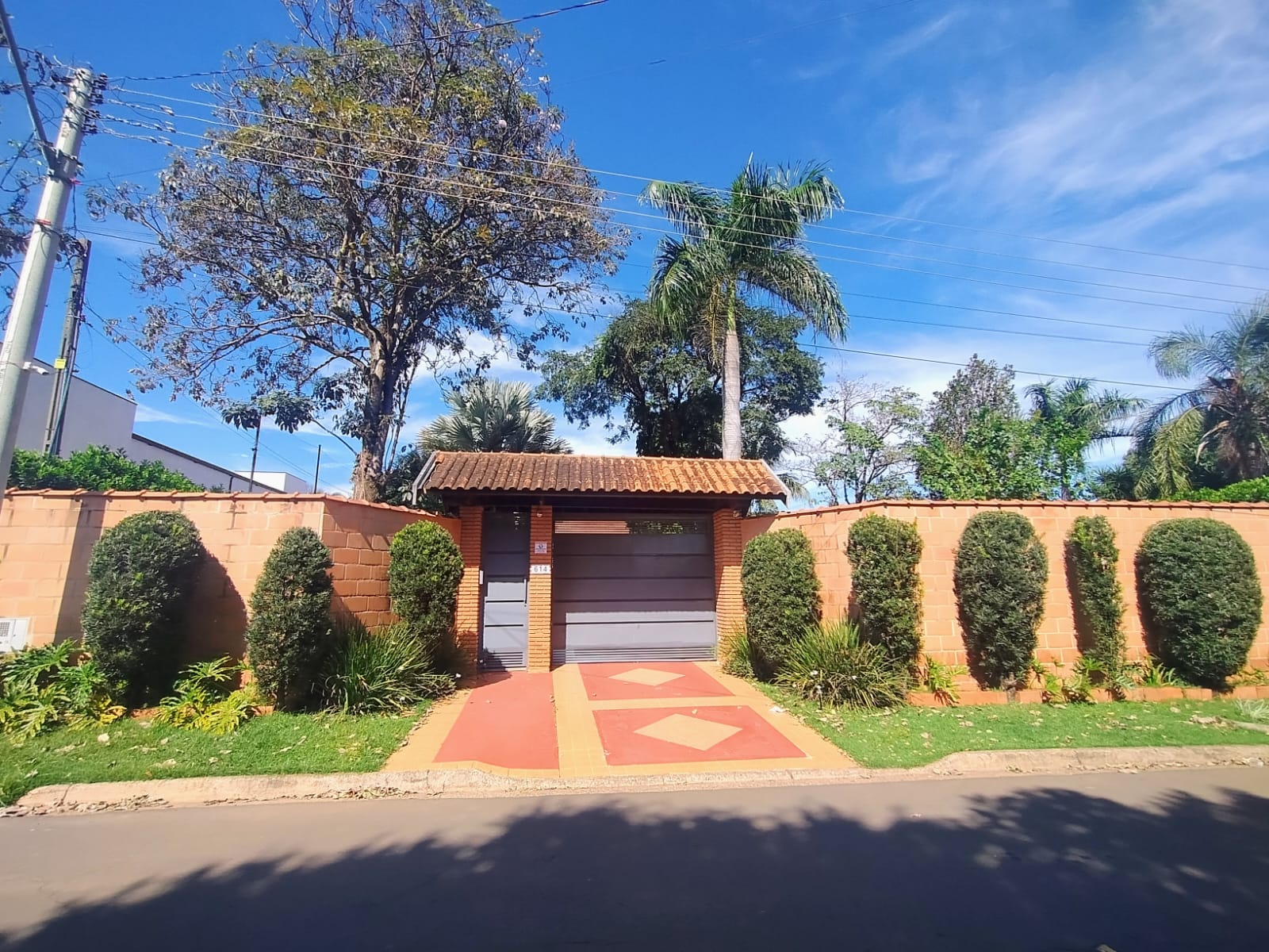 Casa Assobradada 04 Dormitórios sendo 02 Suítes no Parque da Represa em Paulínia!!