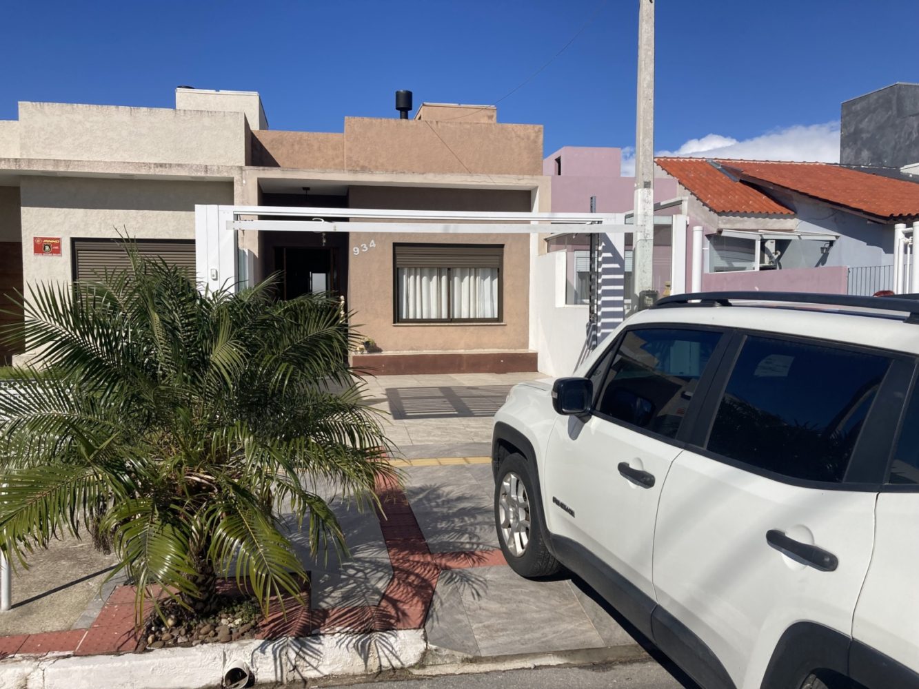 Exclusiva Casa impecável 2 dormitórios Amarílis