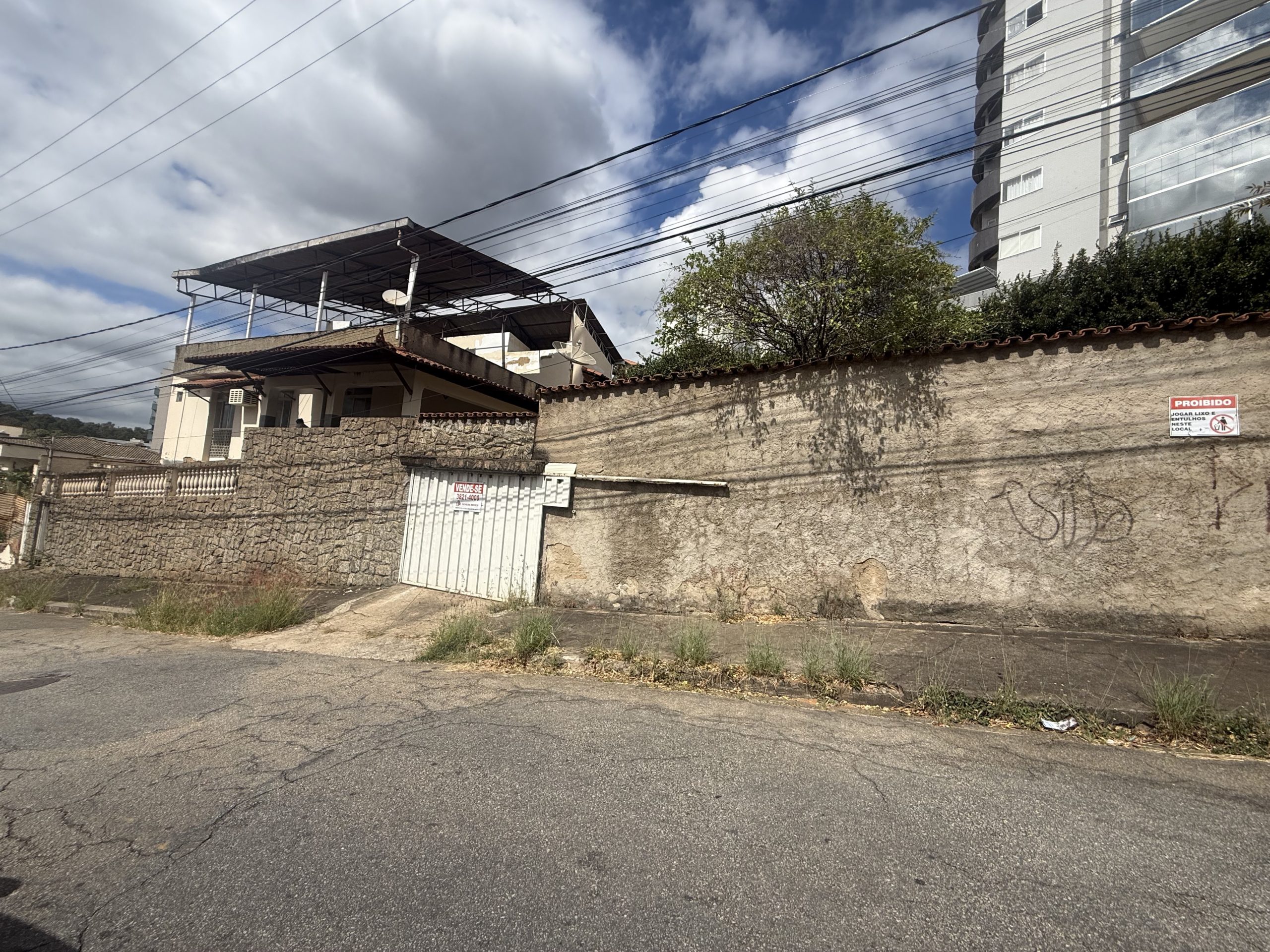 Casa bairro Iguaçu - próximo à Avenida Brasil